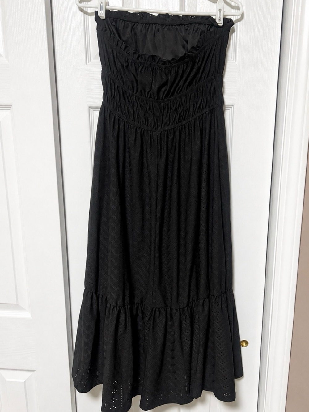 Towne NWT Black Strapless Eyelet Midi Dress Size Small - Picture 3 of 5